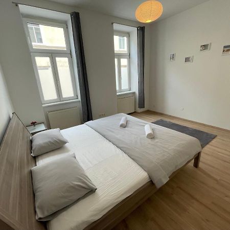Cozy 8-Person Home In Vienna Located At Haberlgasse 82 N1 外观 照片